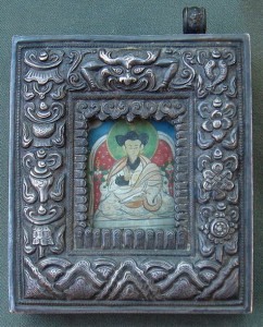 Тибетская, старинная икона в серебре и ламаистский атрибут .