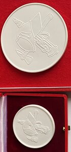 Фарфоровые медали ГДР
