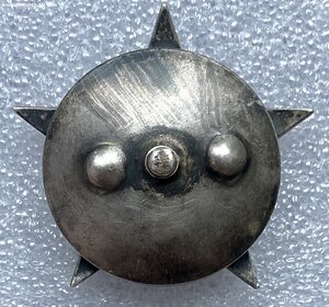 От ОВ-1 звезда. СИМ, маленькая гайка, серебряная закрутка.
