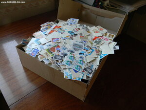 1 килограмм почтовых марок и блоков.