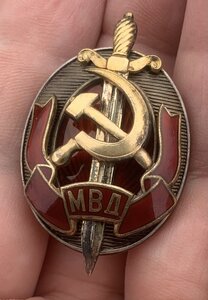 Знак Заслуженный работник МВД , серебро.