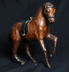 игрушка арабский скакун деревянный конь обтянутый кожей