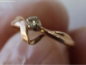 Колечко женское, золото 585 бриллиант 3,1мм.
